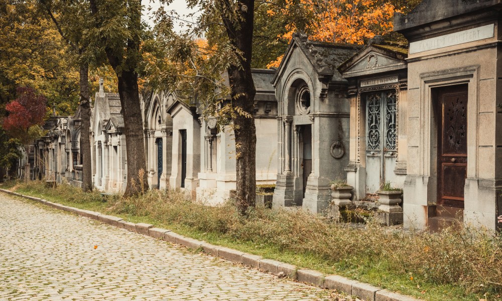 La successione di loculi, cappelle familiari e fornetti funebri 